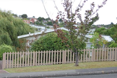 Photo of property in 42 Totaravale Drive, Totara Vale, Auckland, 0629