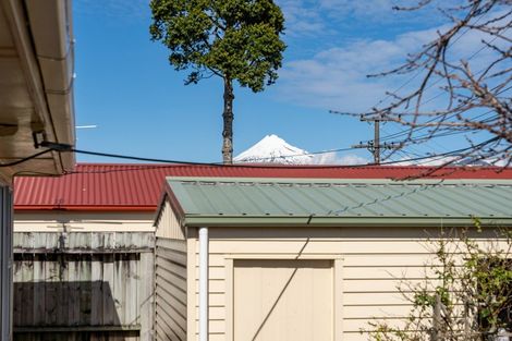 Photo of property in 133 Pioneer Road, Moturoa, New Plymouth, 4310