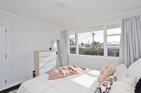 Photo of property in 27 Holloway Street, Waikiwi, Invercargill, 9810