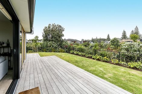 Photo of property in 2/31 Links Drive, Waiwhakaiho, New Plymouth, 4312
