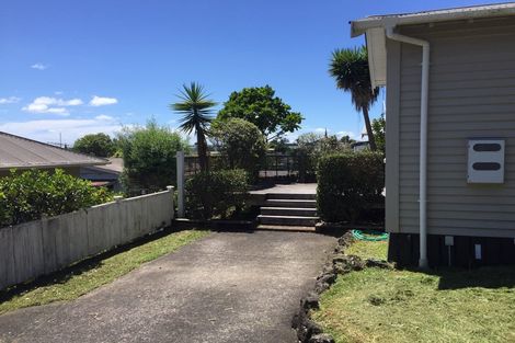 Photo of property in 35 Clayburn Road, Glen Eden, Auckland, 0602