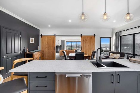 Photo of property in 1 Shakespeare Road, Bastia Hill, Whanganui, 4500