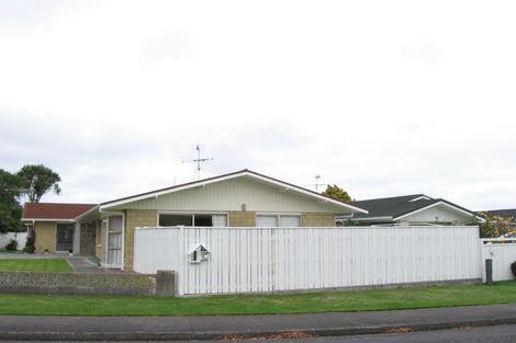 Photo of property in 16 Oriwa Street, Waikanae, 5036