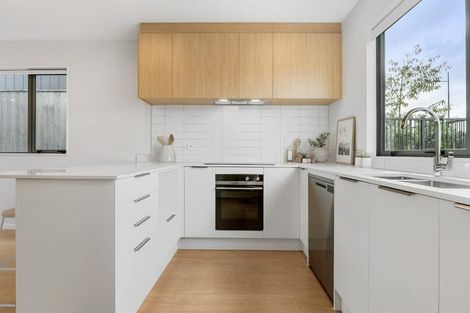 Photo of property in 24 Wintergarden Avenue, Rosehill, 2113