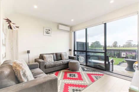 Photo of property in 43 Walsh Road, Papakura, 2110