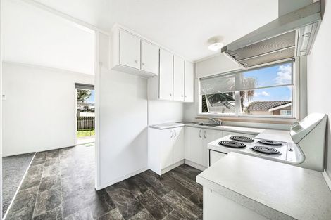 Photo of property in 93 Hyperion Drive, Randwick Park, Auckland, 2105