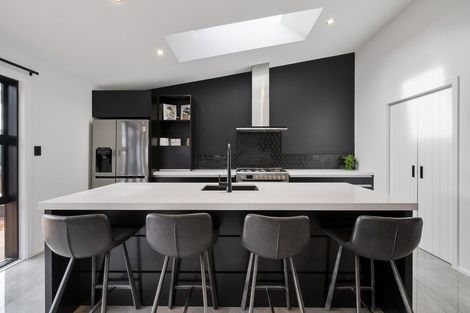 Photo of property in 4 Waimarama Court, Roslyn, Palmerston North, 4414