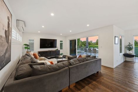 Photo of property in 24 Judkins Crescent, Cockle Bay, Auckland, 2014