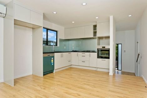 Photo of property in 62 Verran Road, Birkdale, Auckland, 0626