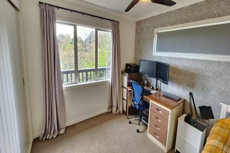 Photo of property in 9a Larsen Place, Merrilands, New Plymouth, 4312