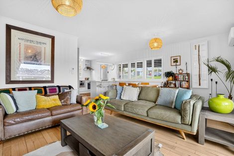 Photo of property in 2/35 Rangitoto Terrace, Milford, Auckland, 0620