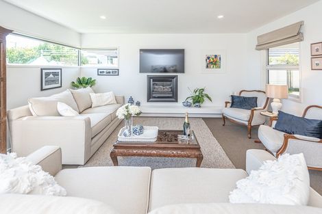 Photo of property in 16 Egmont Street, Patea, 4520