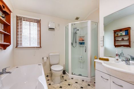 Photo of property in 18 Chester Road, Tawa, Wellington, 5028