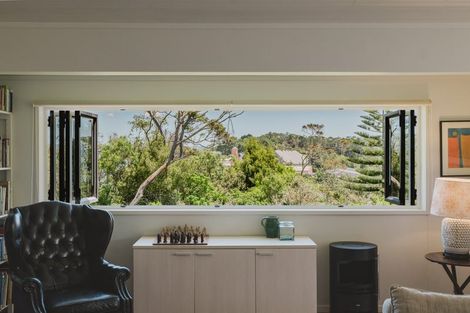 Photo of property in 42 Tizard Road, Birkenhead, Auckland, 0626