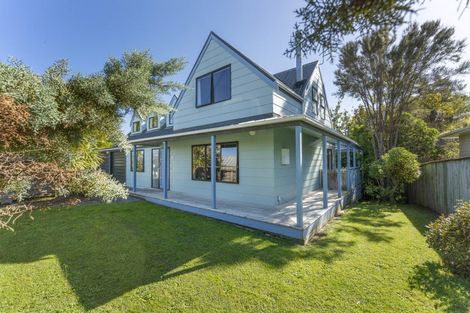 Photo of property in 28 Heathcote Place, Fitzherbert, Palmerston North, 4410