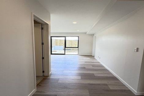 Photo of property in 130 Skulander Crescent, Orewa, 0931