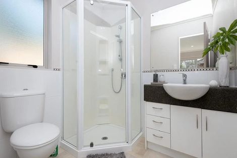 Photo of property in 18 Lissleton Drive, East Tamaki, Auckland, 2013