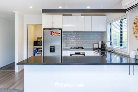 Photo of property in 3 Nikau Lane, Timberlea, Upper Hutt, 5018