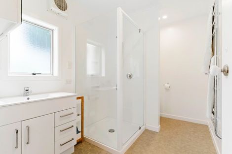 Photo of property in 17 Paramu Avenue, Birkdale, Auckland, 0626