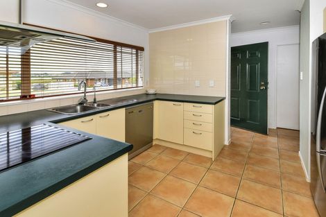 Photo of property in 23 Sandwick Drive, Weymouth, Auckland, 2103