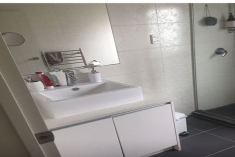 Photo of property in 20 Harrowglen Drive, Northcross, Auckland, 0632