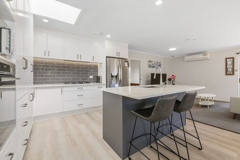 Photo of property in 3 Vari Place, Bayview, Auckland, 0629