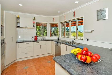 Photo of property in 16 Caversham Drive, Torbay, Auckland, 0630