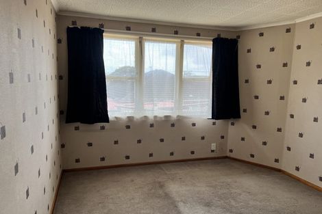 Photo of property in 40 Longburn Road, Henderson, Auckland, 0610
