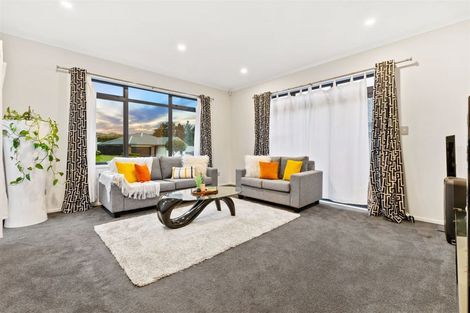 Photo of property in 7 Ara Kakara Avenue, Huapai, Kumeu, 0810