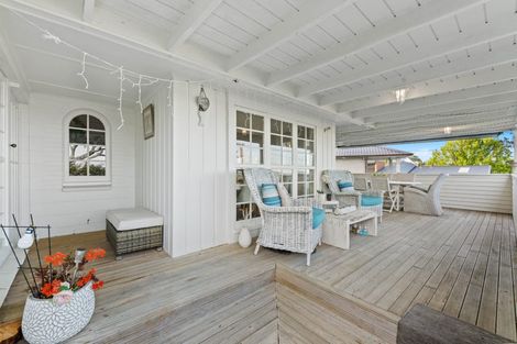 Photo of property in 56 Parkhill Road, Mellons Bay, Auckland, 2014