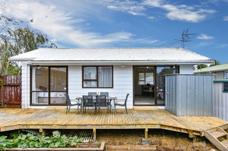 Photo of property in 10 Lomas Place, Manurewa, Auckland, 2102