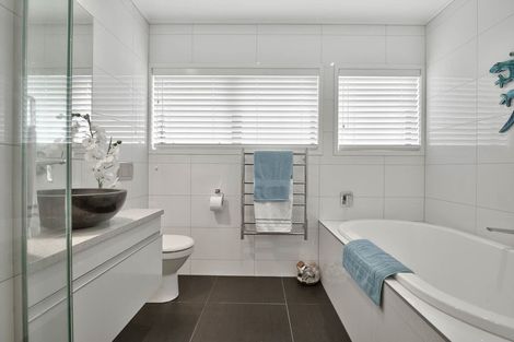 Photo of property in 15 Falstaff Place, Half Moon Bay, Auckland, 2012