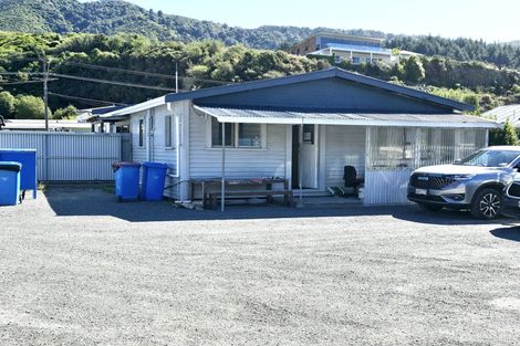 Photo of property in 12 Kent Street, Picton, 7220