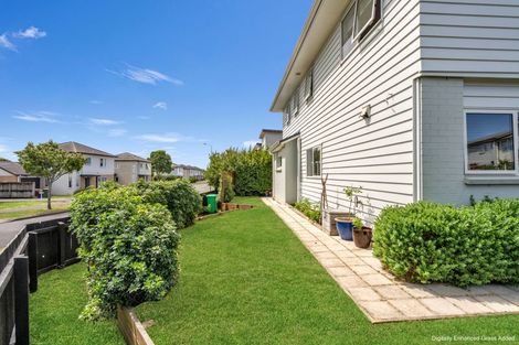 Photo of property in 33 Apple Orchard Way, Sunnyvale, Auckland, 0612