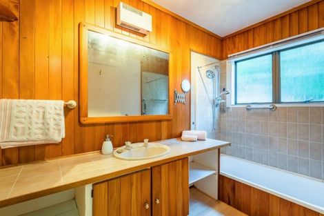 Photo of property in 2/3 Killarney Avenue, Torbay, Auckland, 0630