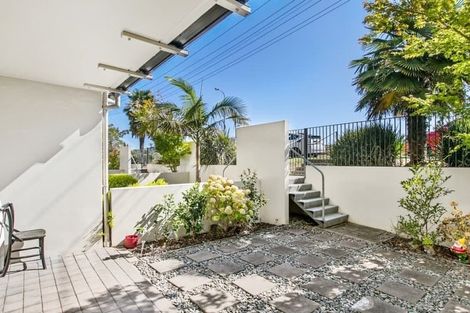 Photo of property in 4b/71 Spencer Road, Oteha, Auckland, 0632
