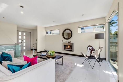 Photo of property in 1 Paterson Mews, Browns Bay, Auckland, 0630