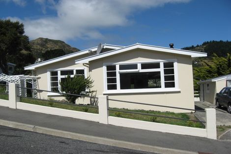 Photo of property in 18 Cornwall Road, Lyttelton, 8082