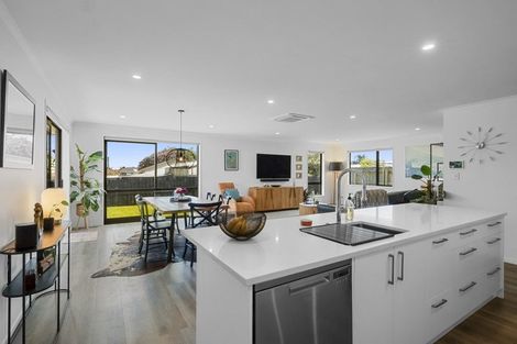 Photo of property in 18 Piharau Crescent, Hurdon, New Plymouth, 4310