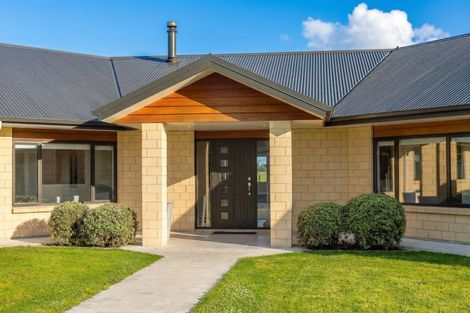 Photo of property in 2/53 Jellicoe Street, Greytown, 5712