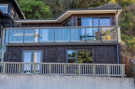 Photo of property in 274 Queens Drive, Lyall Bay, Wellington, 6022