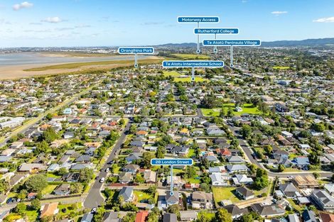 Photo of property in 28 London Street, Te Atatu Peninsula, Auckland, 0610