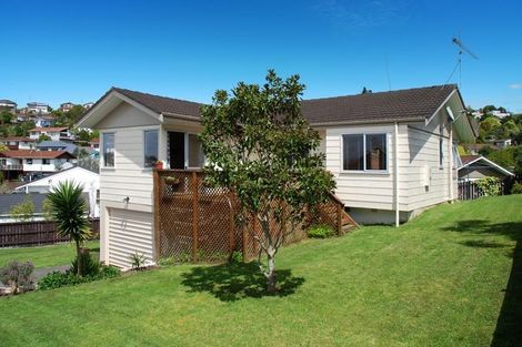 Photo of property in 4 Tetrarch Place, Totara Vale, Auckland, 0629