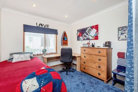 Photo of property in 32 Hyde Road, Rothesay Bay, Auckland, 0630