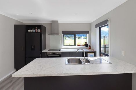 Photo of property in 32 Harry Martin Lane, Wainuiomata, Lower Hutt, 5014