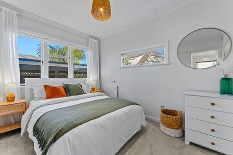 Photo of property in 1/15 Stanley Avenue, Milford, Auckland, 0620