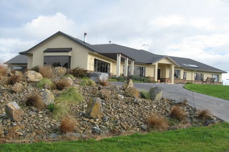 Photo of property in 61 Waicola Drive, Fitzherbert, Palmerston North, 4471