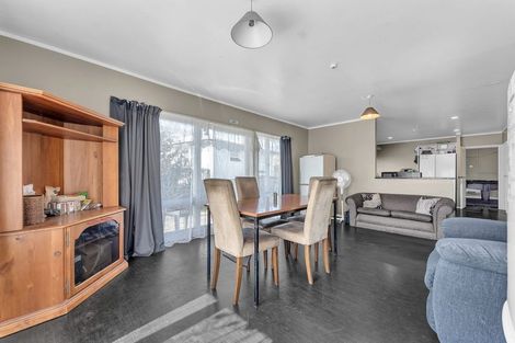 Photo of property in 1 Hill Crescent, Papakura, 2110