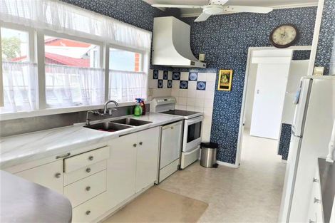 Photo of property in 3 Fowler Street, Northcote, Auckland, 0627