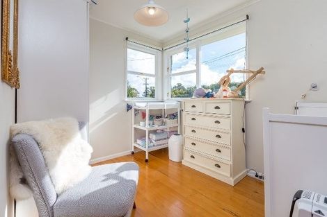 Photo of property in 177 Beach Haven Road, Beach Haven, Auckland, 0626